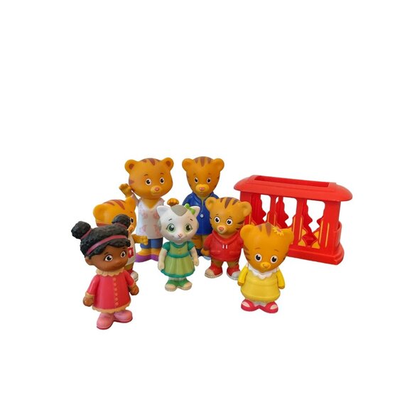 7 Daniel Tigers Neighborhood Action Figures - Picture 1 of 2